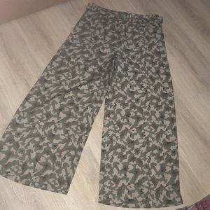 NEW LISTING- NWOT CAMO WIDE LEGS PANTS